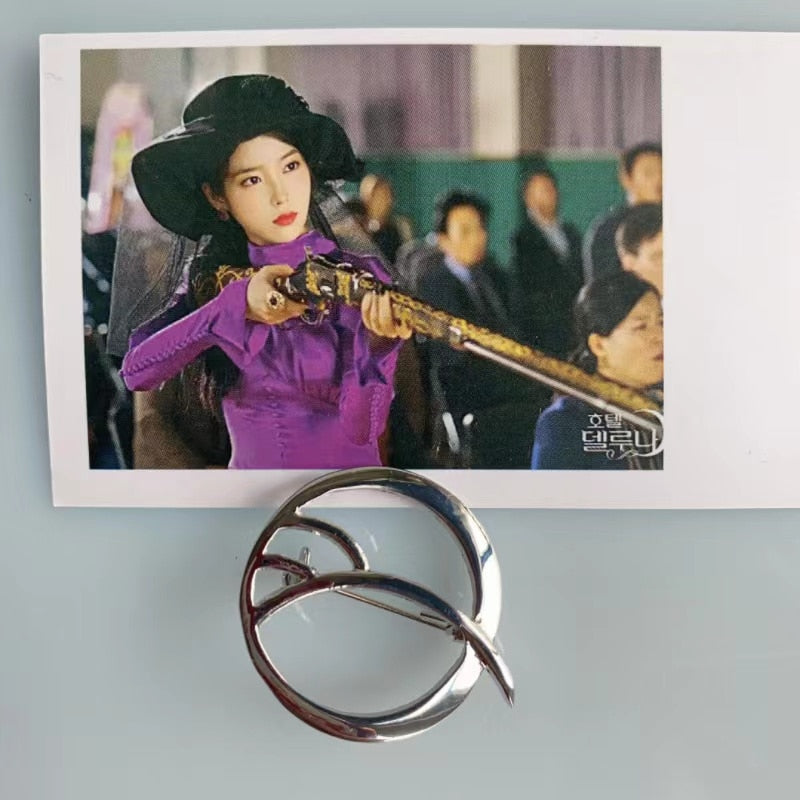 Collar y broche (Hotel Del Luna)